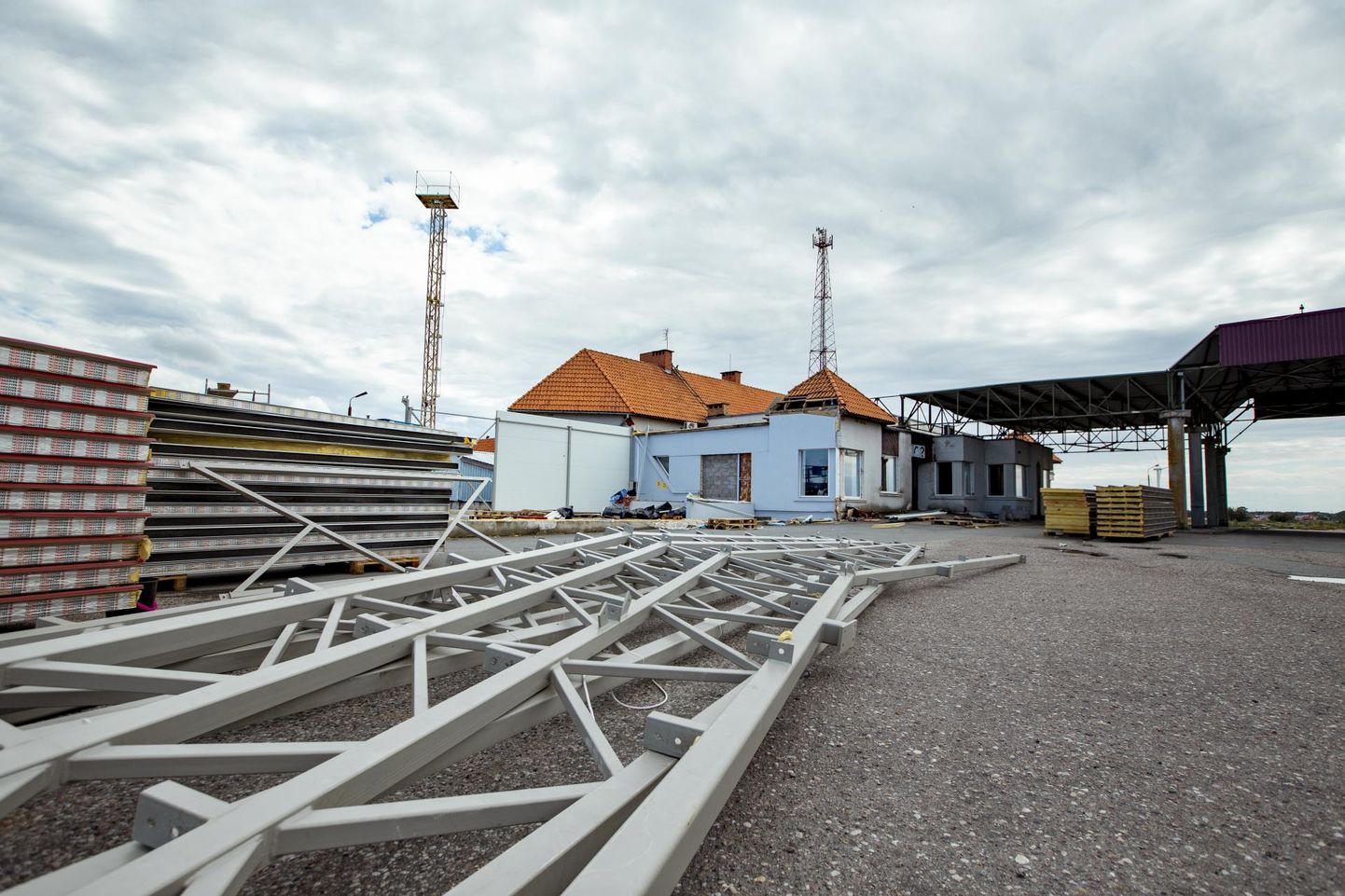 Alko1000 kaupluse eelmised ruumid Eesti-Läti piiril seisavad tühjana. 