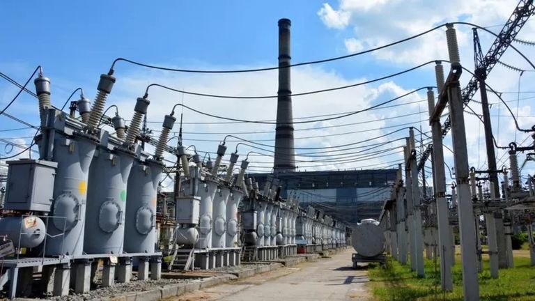 ТЭЦ-6 - одна из крупнейших в Украине. Она обеспечивает электроэнергией и теплом жителей пяти районов Киева