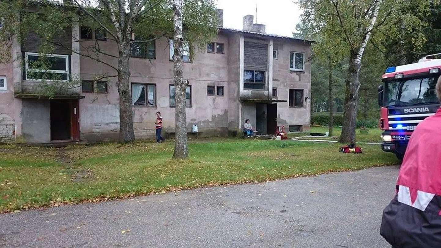 Kaalepis süttis kortermaja