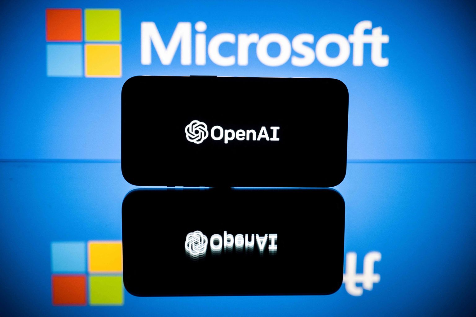 Microsoft laiendab oma partnerlust OpenAI-ga mitme miljardi dollari suuruse tehingu raames.