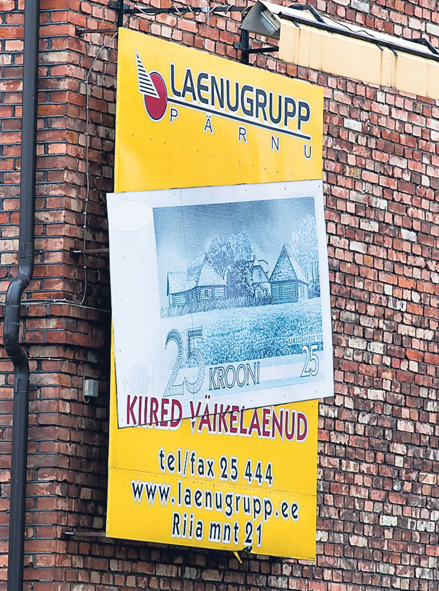 5000 kroonist väikelaenu võis Eestis viimati võtta 2010. aastal, 2011. aasta 1. jaanuarist kehtib siinmail euro.