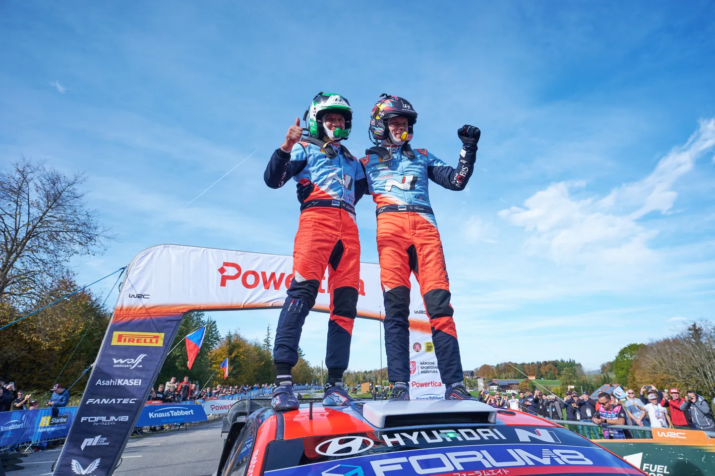 Ott Tänak (paremal) teenis karjääri 21., Martin Järveoja 20. MM-ralli võidu. Teist tiitlit tuleb aga ilmselt veel vähemalt aasta oodata.