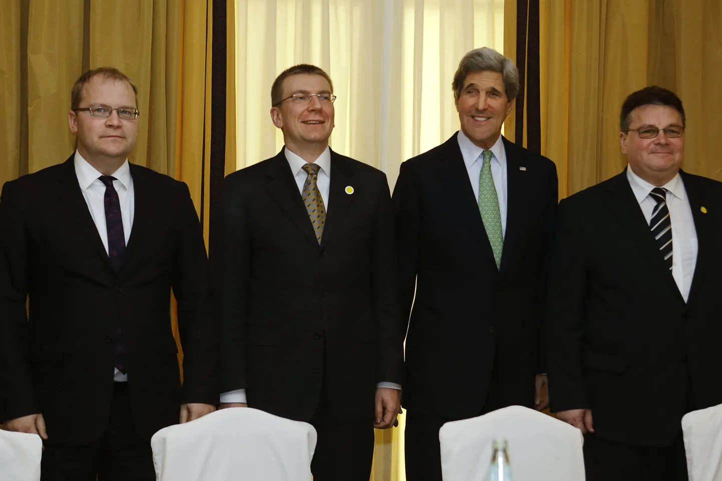 Eesti, Läti, USA ja Leedu välisministrid Urmas Paet (vasakult), Edgars Rinkevics, John Kerry ja Linas Linkevicius kohtusid eile Roomas.