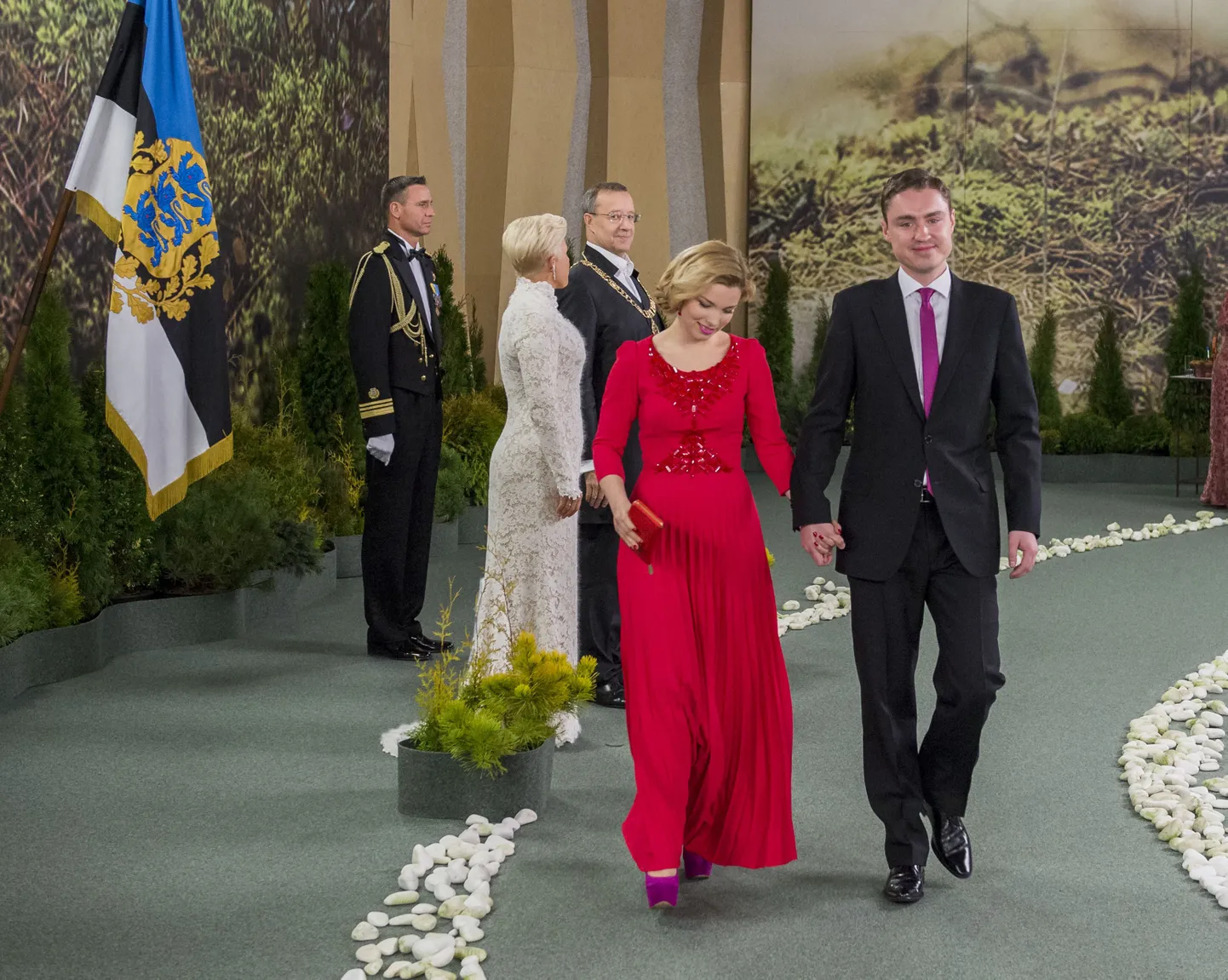 Presidendi vastuvõtu kätlemistseremoonia. Sotsiaalminister Taavi Rõivas ja Luisa Värk.