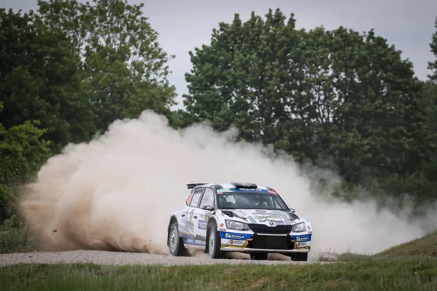Rallija automašīnas sacensībās