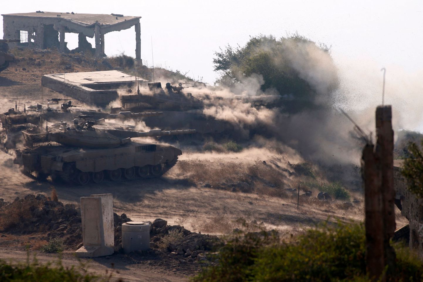 Iisraeli tankid Golani kõrgendikel.