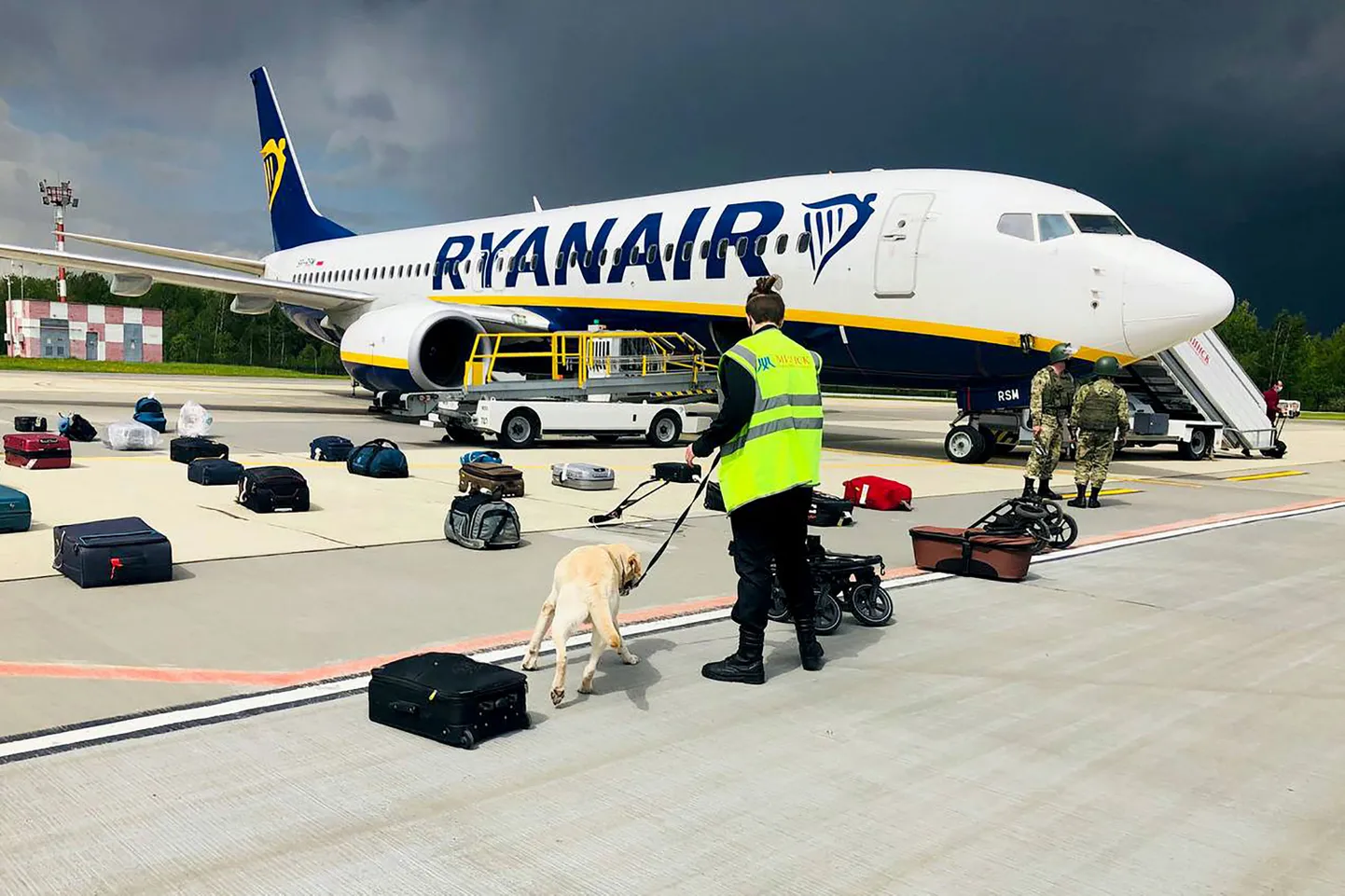 Ryanairi lennuk Minsk lennuväljal.