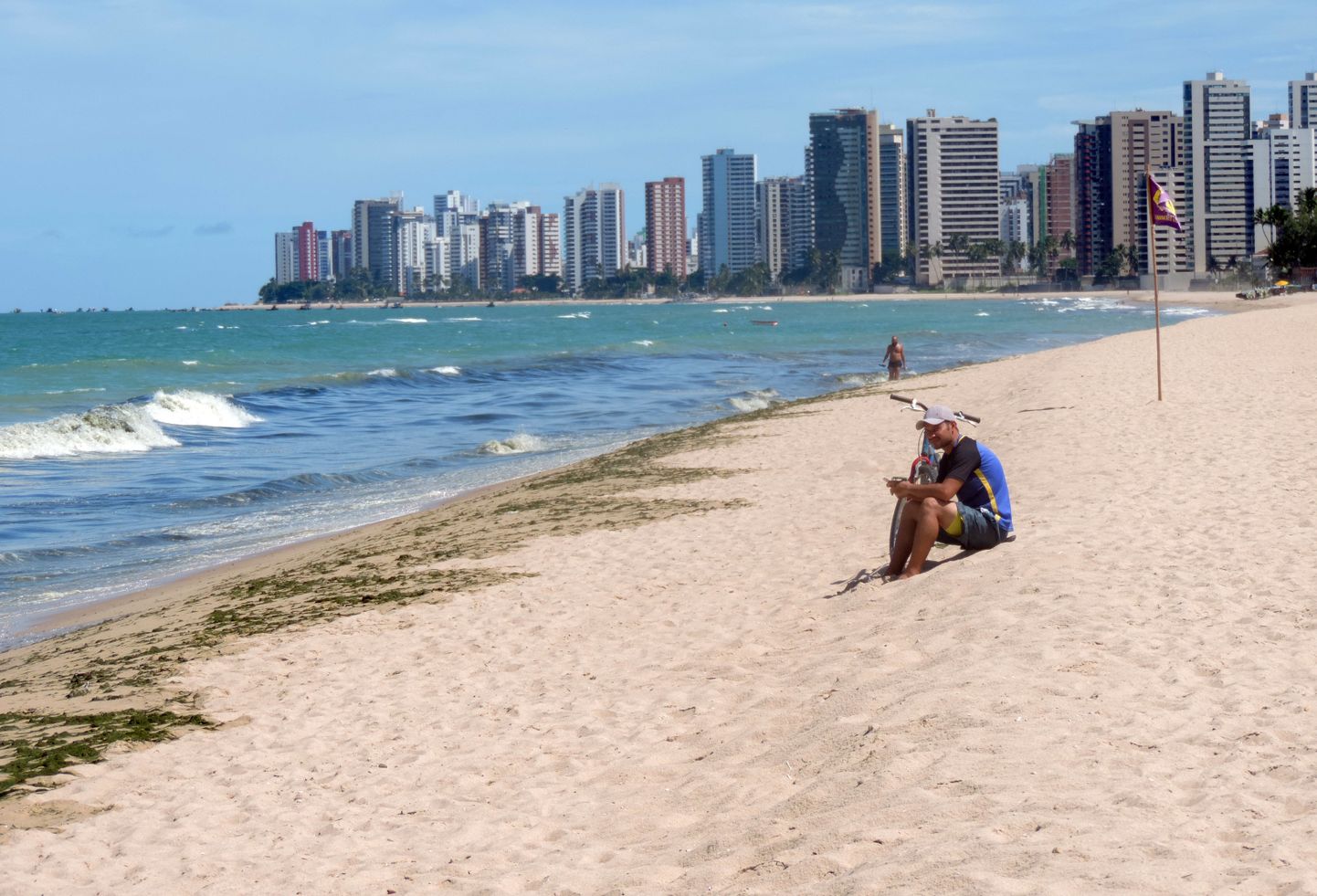 Brasiilias asuva Praia de Piedadesi rannad on pandeemia tõttu hüljatud.