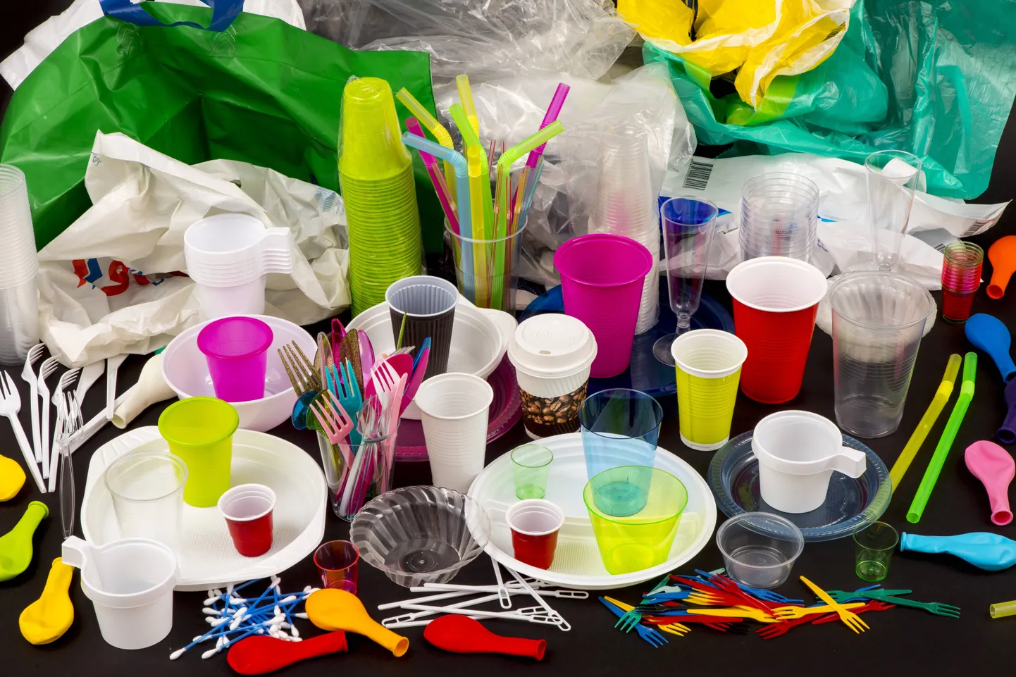 Euroopa elanikud tekitavad igal aastal umbes veerand miljonit tonni plastijäätmeid ning vaid kolmandik sellest jõuab taaskasutusse.
