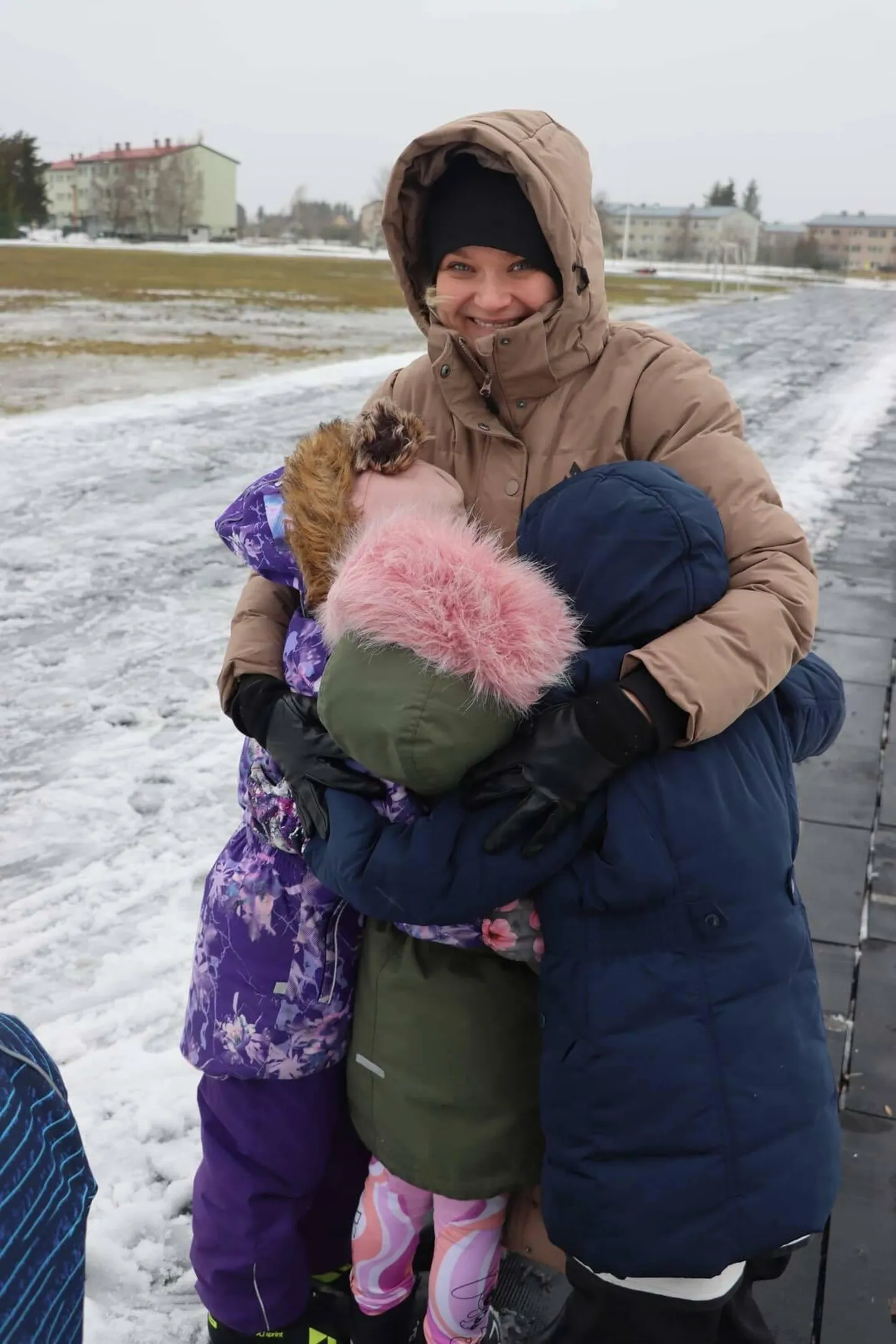 Õpetaja Gerli Einala on pea alati ümbritsetud oma õpilastest.