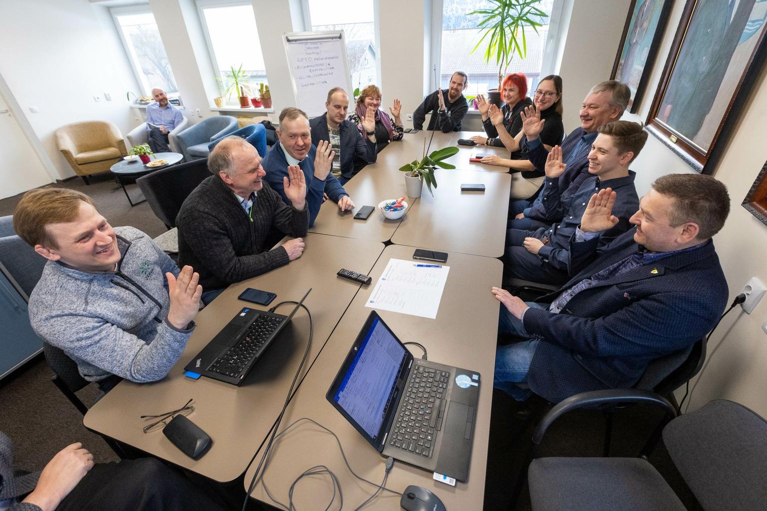 Maakonna omavalitsusjuhtidest koosnev Järvamaa omavalitsuste liidu üldkoosolek otsustas eile ühehäälselt liidu tegevuse lõpetada.
