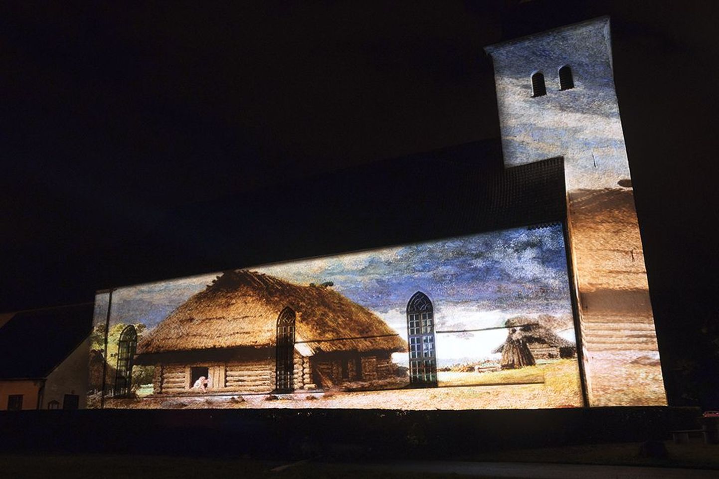 Valguskunstnik Kristjan Suitsu Jaani kiriku seintele kuvatud valgusinstallatsioon.