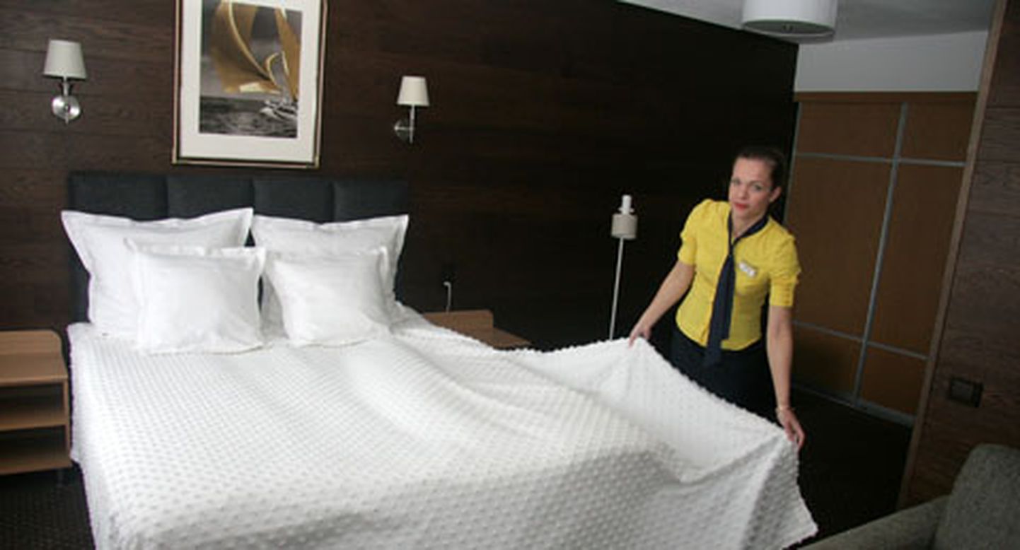 Majutusteenuse käibemaksu tõus ei jäta mõjutamata hotellide täituvust. Pildil on Toila spaahotelli administraator Natalja Sirenko.