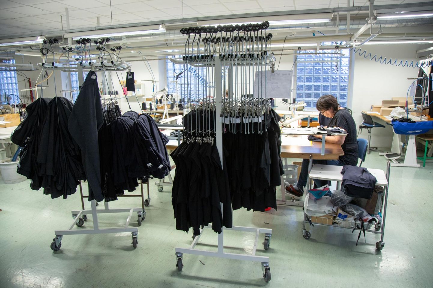 Soome turule riideid tootva firma Voglia juht Ave Treimann ütles, et praegu on keerulised ajad kõrgete tootmis- ja tööjõukulude tõttu.