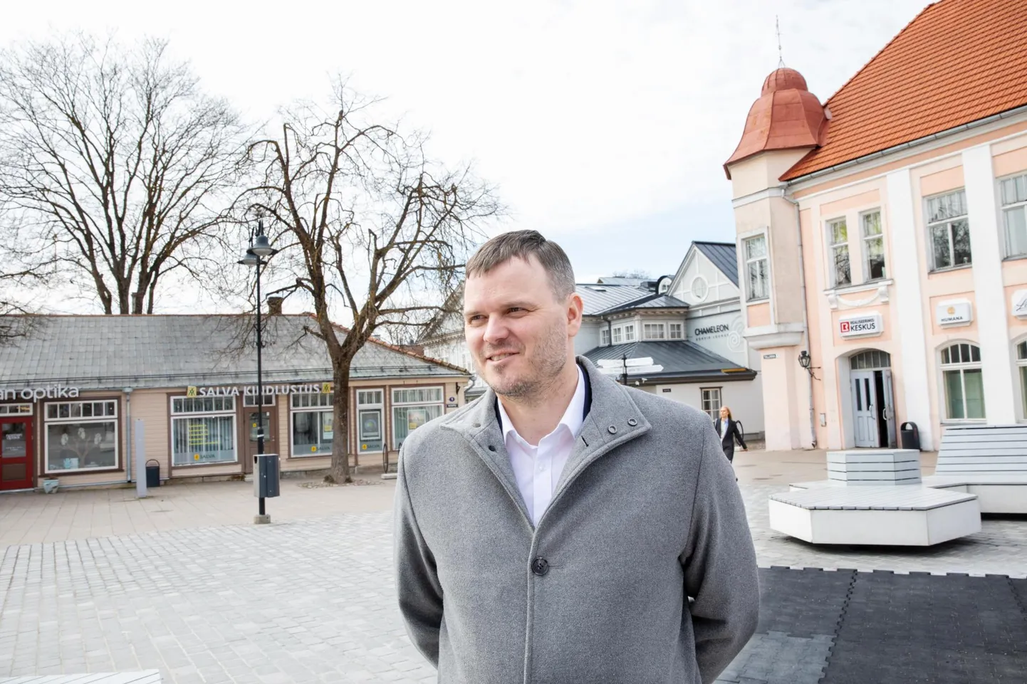 Ministriametist loobunud ja riigikogu liikmena tööle asunud Madis Kallas oma kodusaarel Kuressaares. FOTO: Irina Mägi