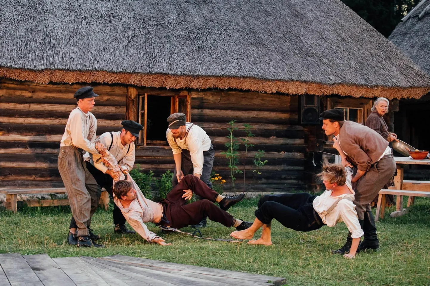 Teatrisuvi A. H. Tammsaare muuseumis Vargamäel on aastate jooksul pakkunud vaatamist eri maitsetele mitmetelt teatritelt ja truppidelt. Suvelavastusi on seal olnud alates 1990. aastatest, vaid mõni üksik aasta, sealhulgas eelmine, on vahele jäänud. Pilt on tehtud mõni aasta tagasi Ugala suvelavastusest «Kõrboja perenaine».