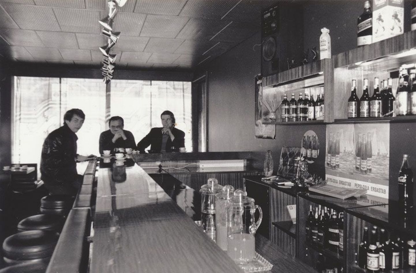 Vikerkaare restorani esimese korruse baar 1980. aasta veebruaris.