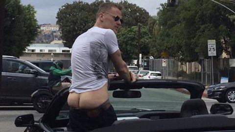 Что за безобразие!? Знаменитый эстонец показал свой голый зад всему Голливуду (ФОТО)