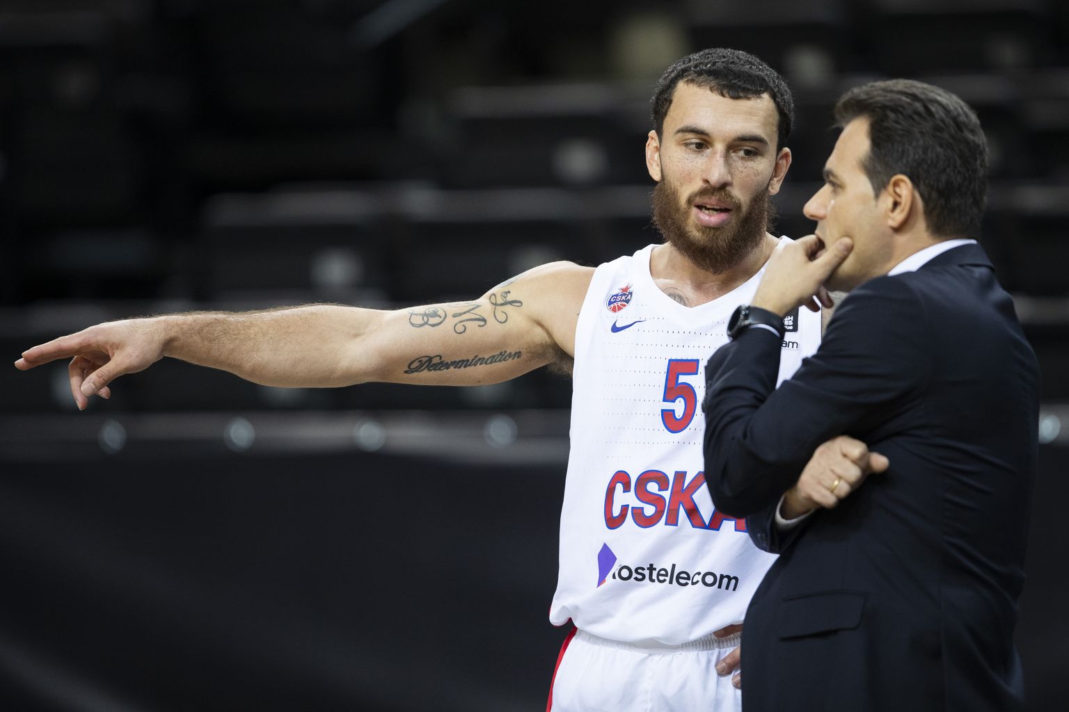 Mike James ja Dmitris Itoudis.