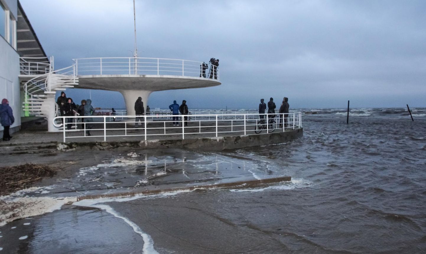 Merevee tase võib tõusta kolmapäeval Pärnus ligemale 120 sentimeetrit üle keskmise. Arhiivifoto