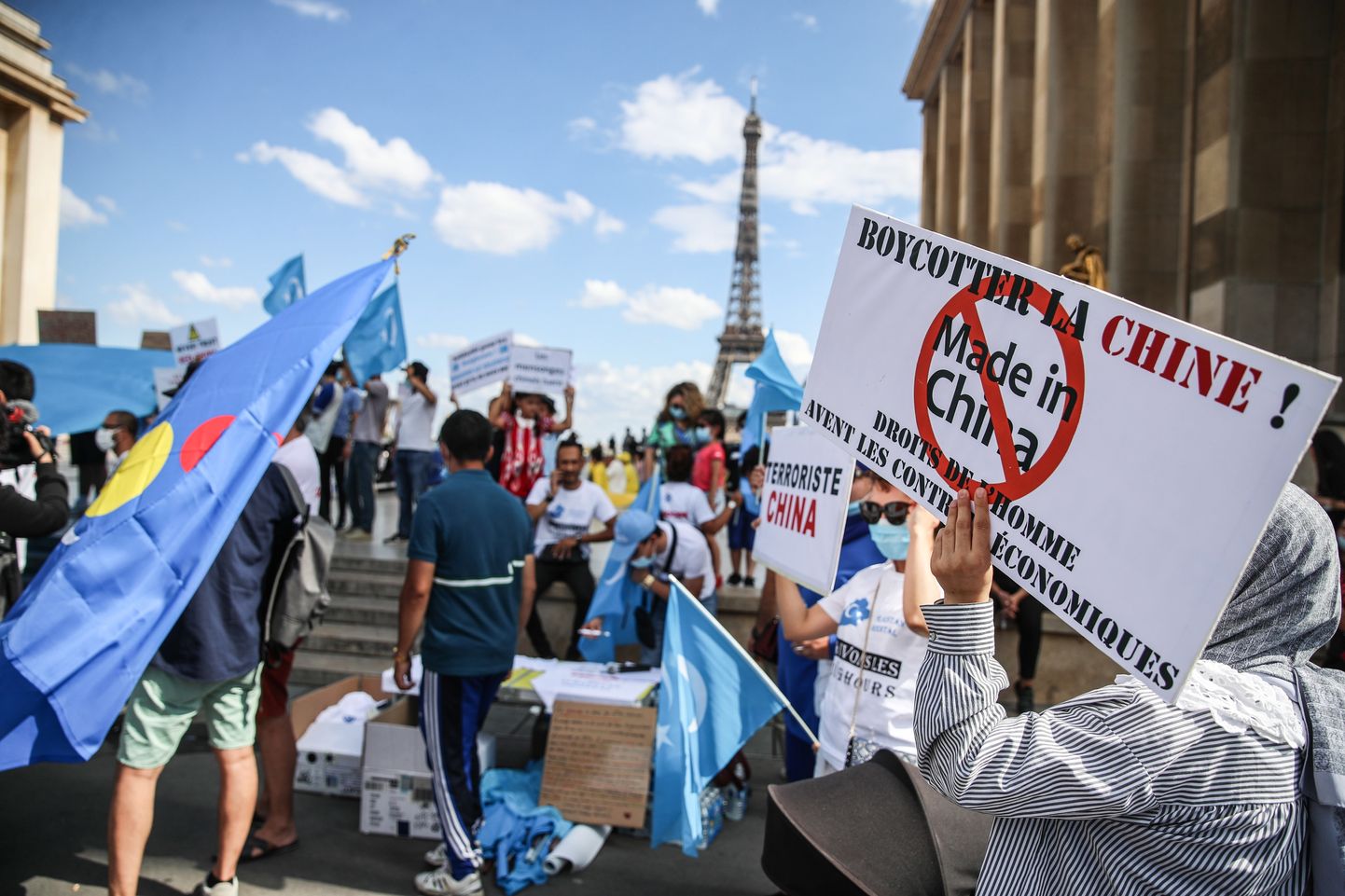 Uiguurid ja nende toetajad Pariisis meelt avaldamas.