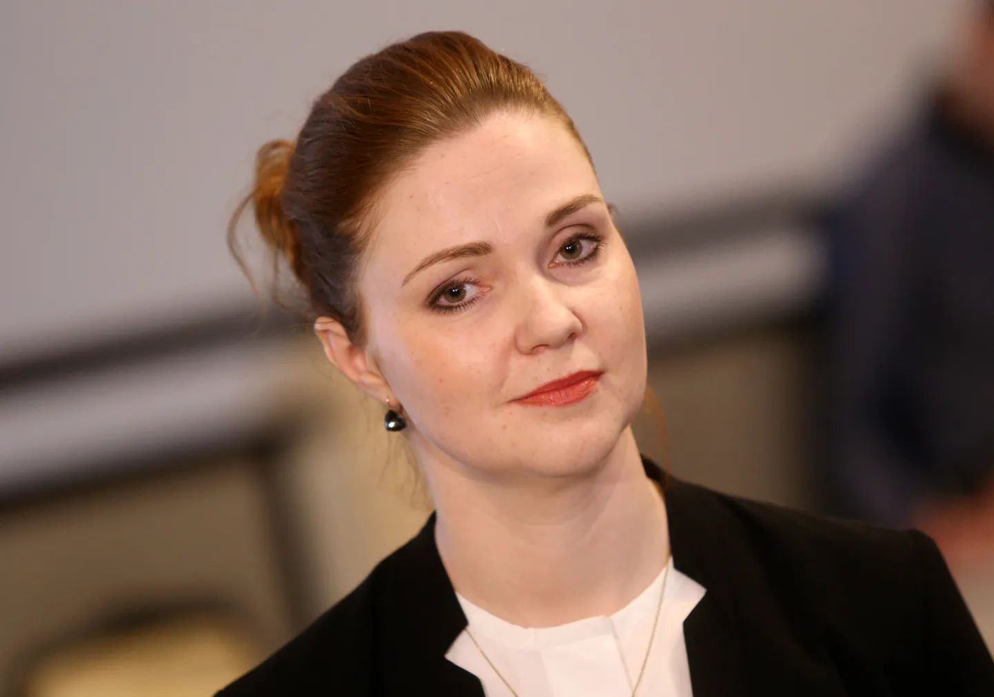 Sabiedrības integrācijas fonda vadītāja amatam izraudzītā biedrības "Ascendum" valdes priekšsēdētāja Zaiga Pūce atbild uz žurnālistu jautājumiem pēc pretendentu vērtēšanas komisijas sēdes Ministru kabinetā.
