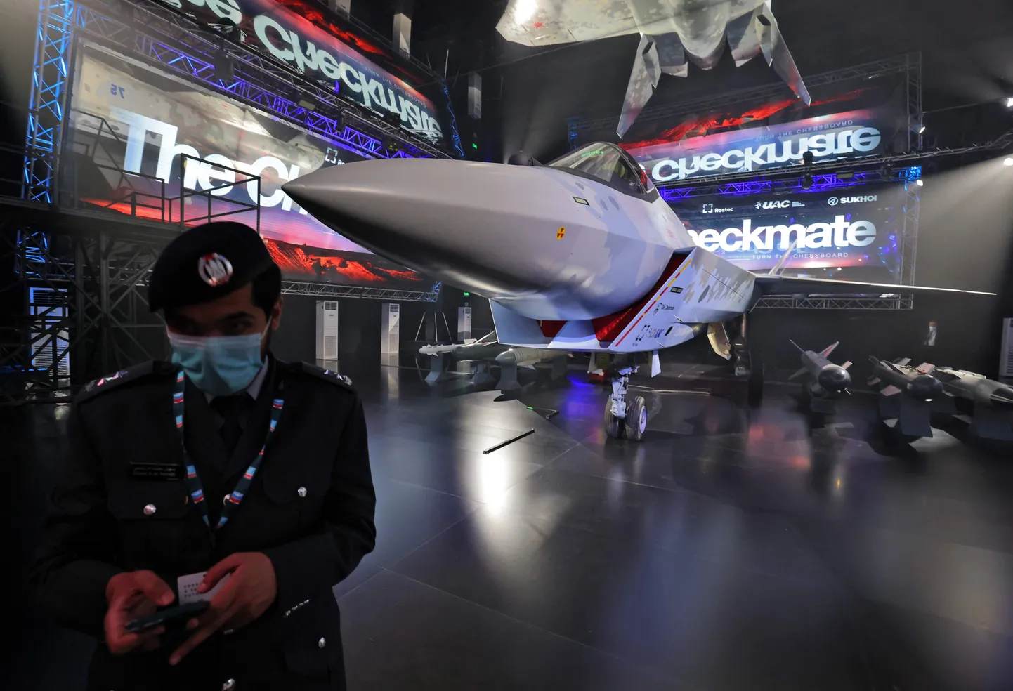 Suhhoi Su-75 hävitaja prototüüp Dubai lennundusmessil.
