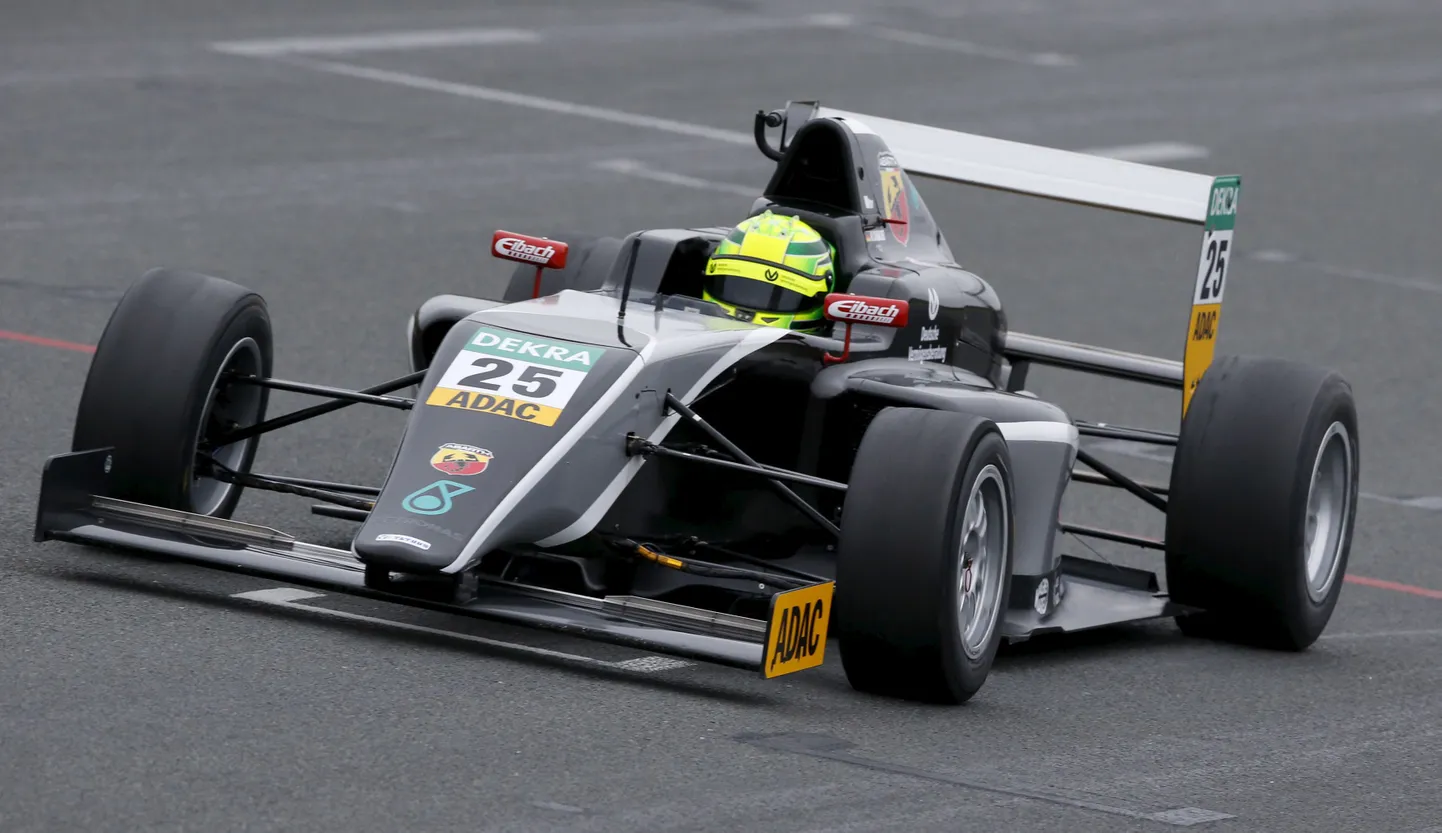 Mick Schumacher Vormel 4 autoga.