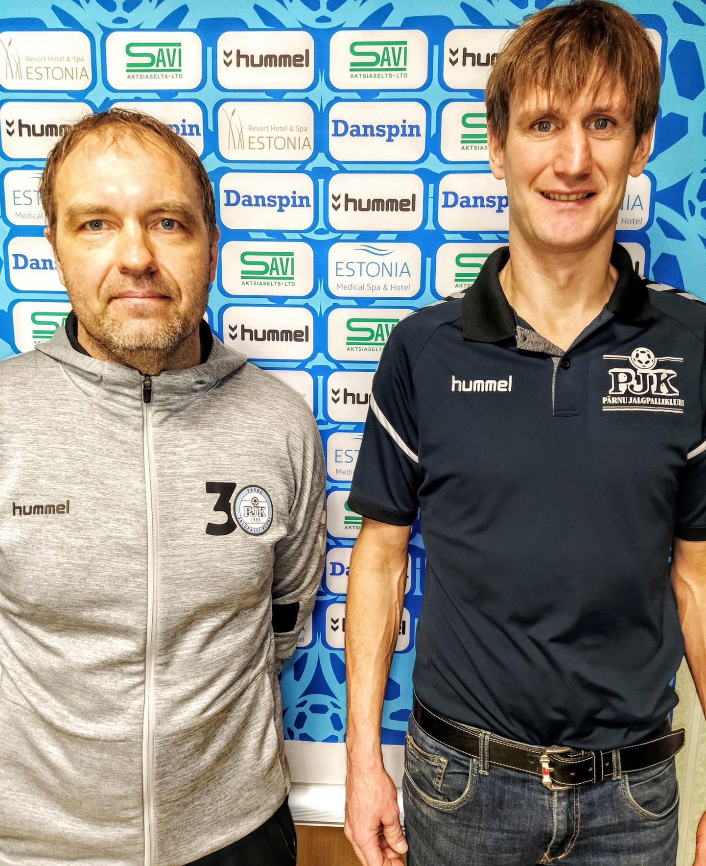 PJK abitreener Gert Olesk (vasakul) ja klubi president Raio Piiroja.