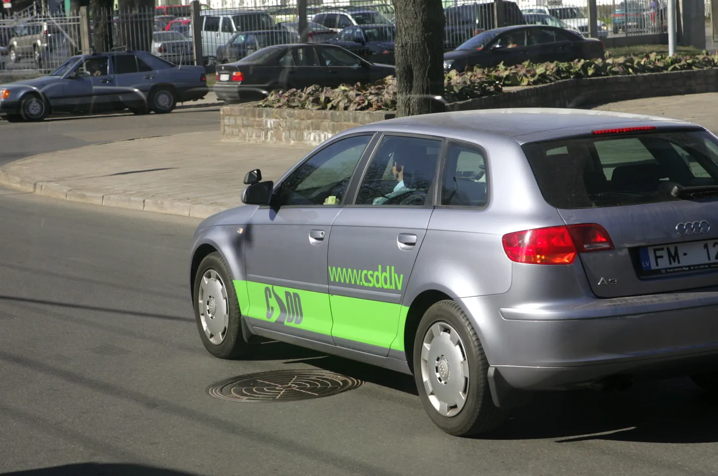 Ceļu satiksmes drošības direkcijas (CSDD) automašīna.