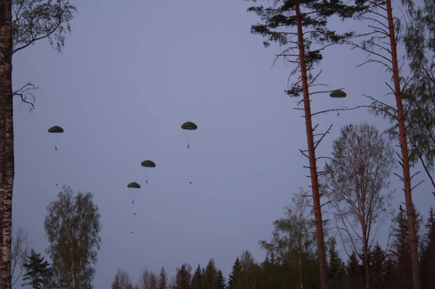 Õhudessant. Pilt on illustreeriv.