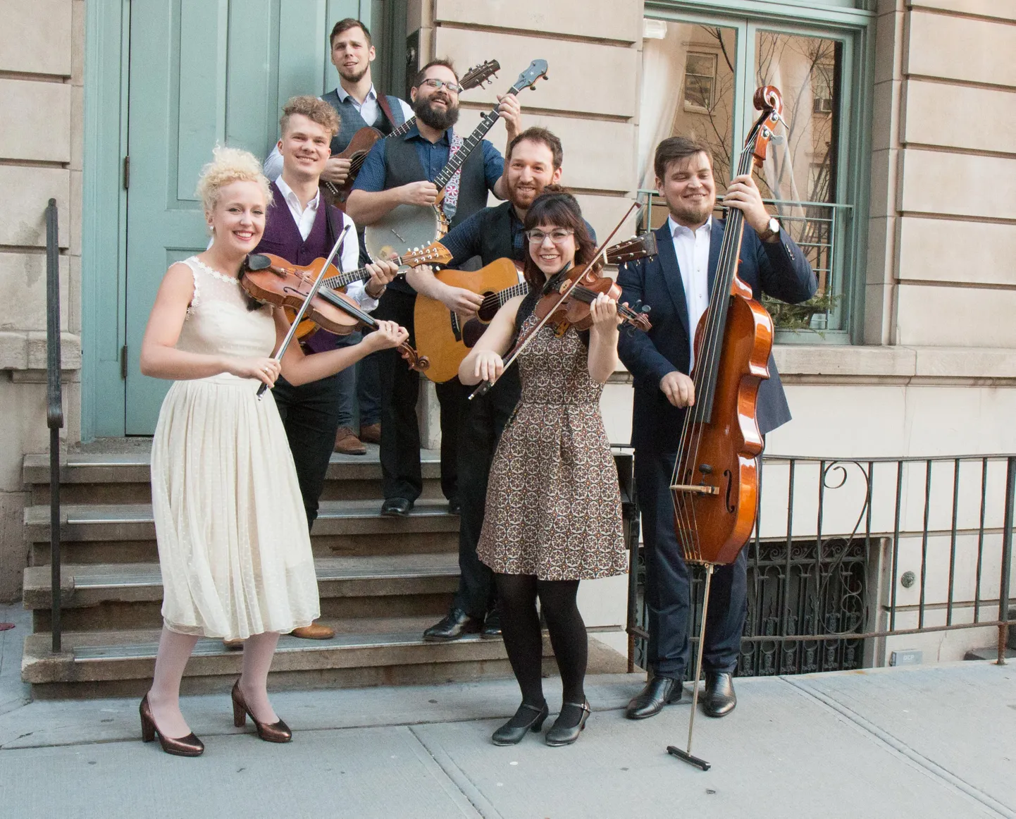 Curly Strings ja The April Verch band.