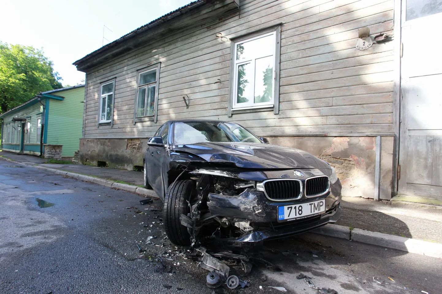 BMW nina on korralikult segi sõidetud.