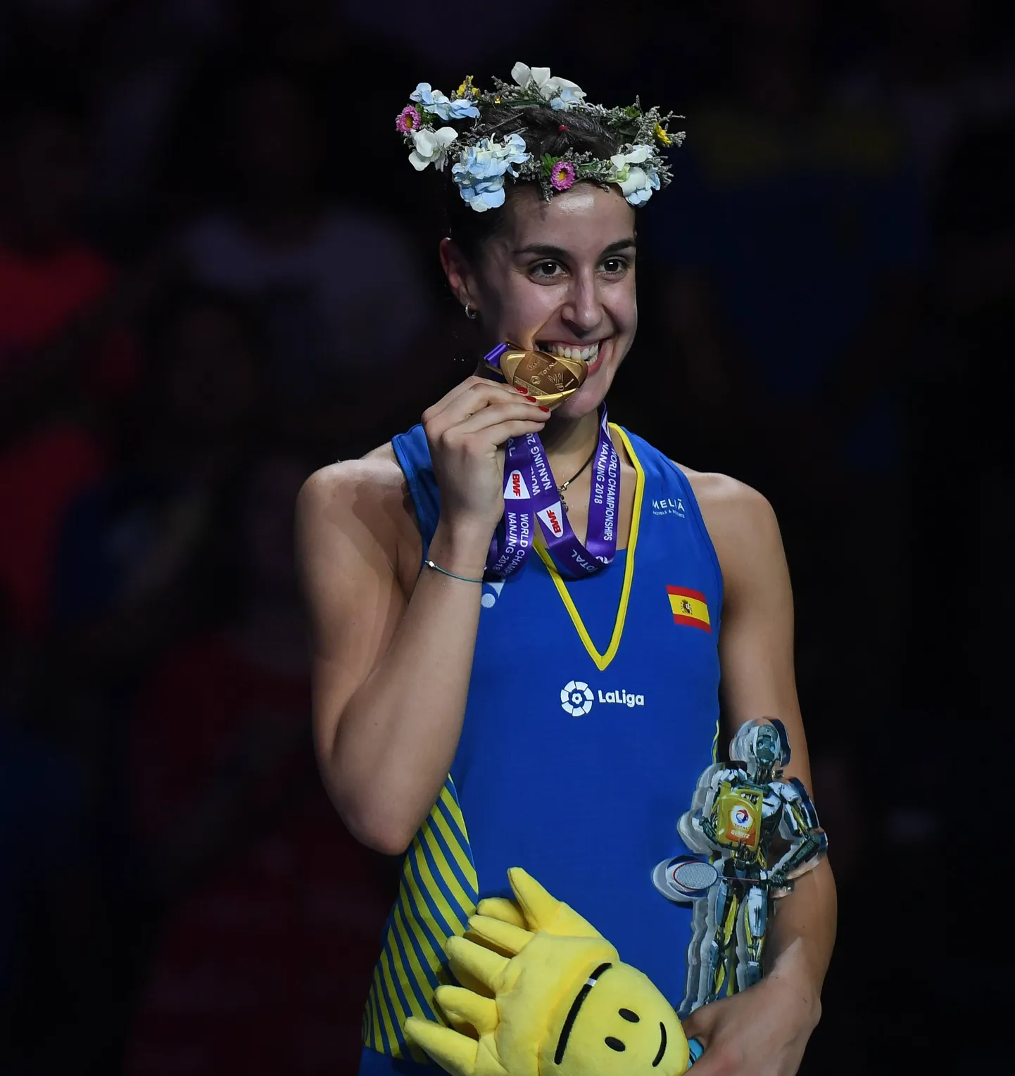 (180805) -- NANJING, Aug. 5, 2018 (Xinhua) -- Carolina Marin of Spain celebrates during the awarding ceremony for the women s singles final at the BWF (Badminton World Federation) World Championships 2018 in Nanjing, capital of east China s Jiangsu Province, Aug. 5, 2018. Carolina Marin claimed the title by defeating Sindhu Pusarla of India with 2-0. (Xinhua/Ji Chunpeng) (SP)CHINA-NANJING-BADMINTON-WORLD CHAMPIONSHIPS (CN) PUBLICATIONxNOTxINxCHN