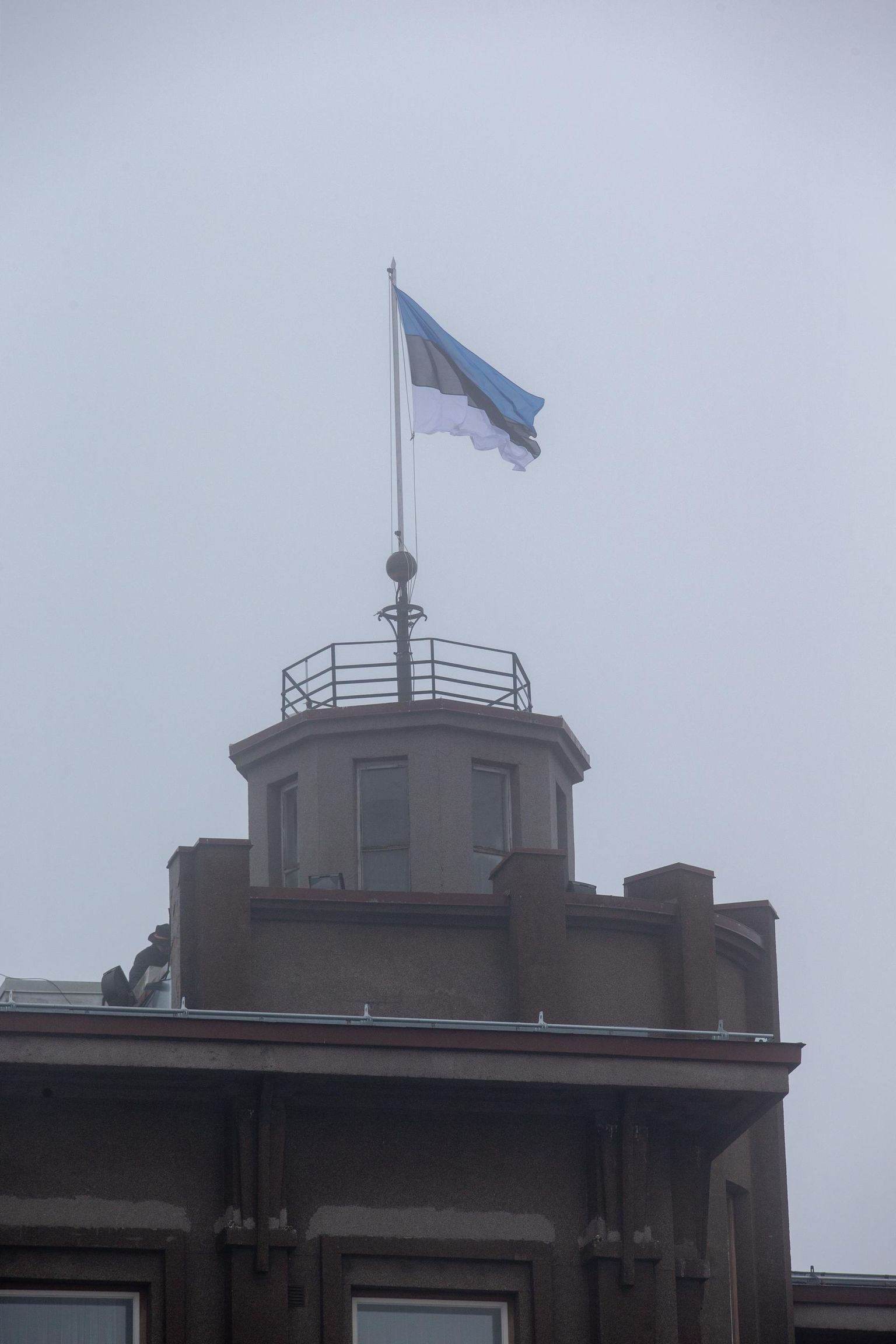 Emadepäeva puhul heisatakse Eesti lipud.