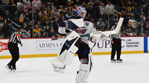 Merzļikins pret Šilovu – Latvijas vārtsargu duelis NHL laukumā noslēdzas "bullīšos"