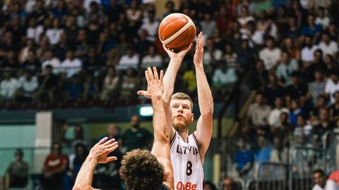 Latvijska košarkarska reprezentanca odigrala pripravljalno tekmo proti Litvi v polni Xiaomi areni.