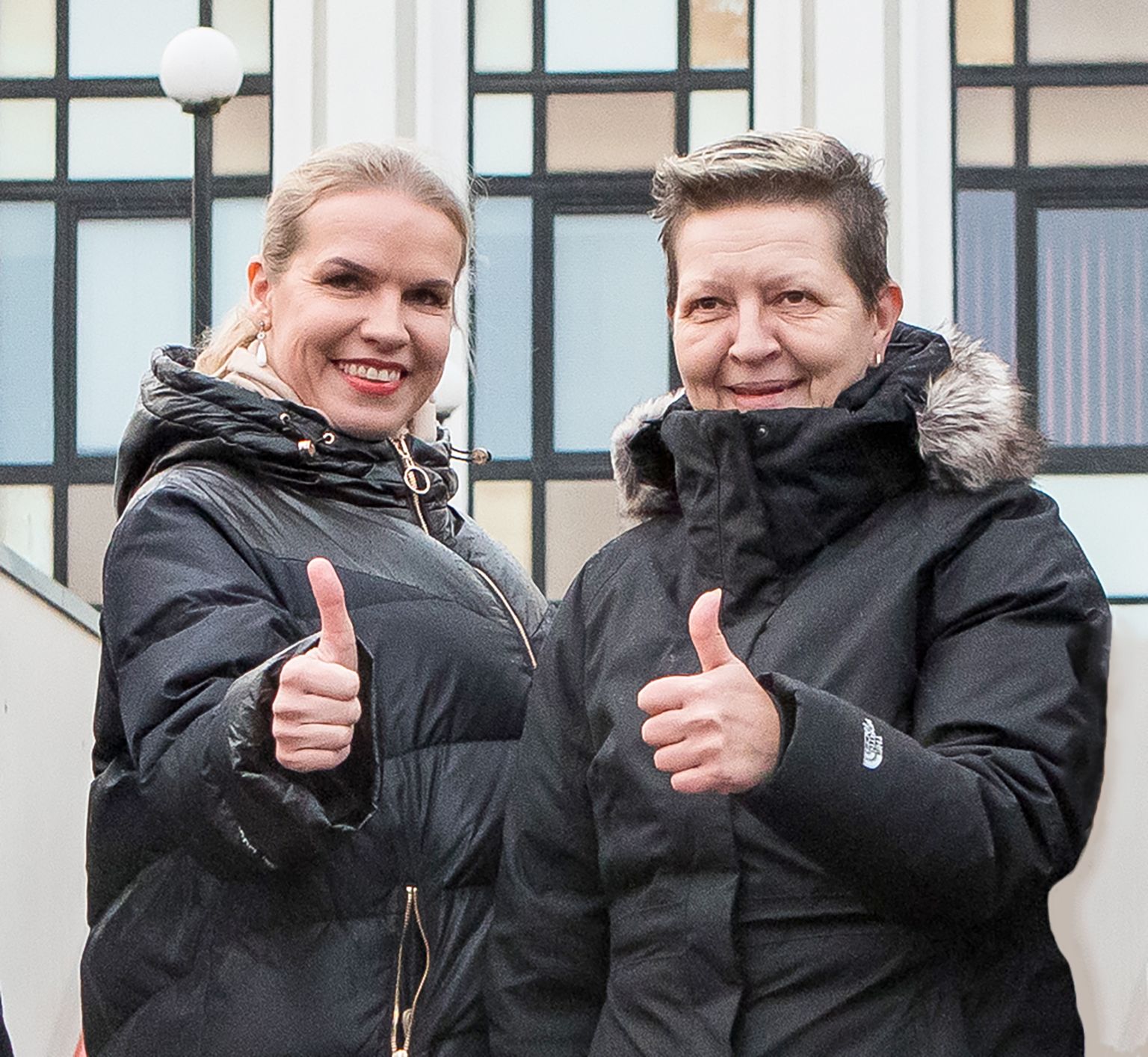 KUTSUVAD LIIKMETEKS: MTÜ Saaremaa Vähühing juhatuse liikmed Siiri Rannama ja Meeli Lauk.