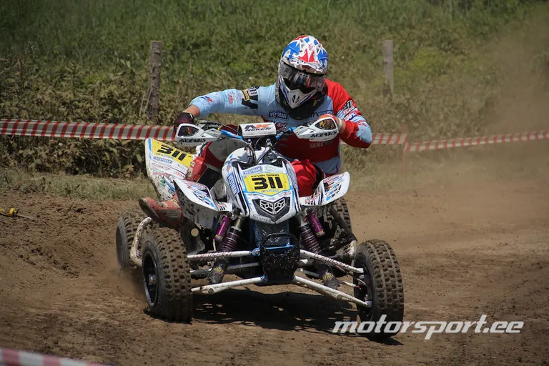 Pärnu motoklubi värvides kihutav Kevin Saar võitis teist aastat järjest Euroopa meistritiitli.