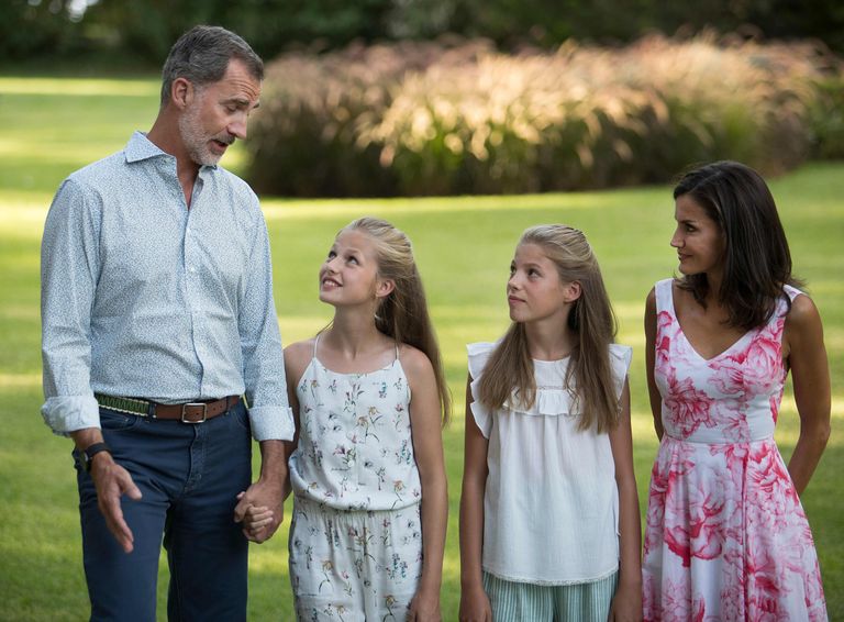 Hispaania kuningas Felipe VI, kuninganna Letizia ja tütred printsess Leonor ja  infanta Sofia 2019. aastal.