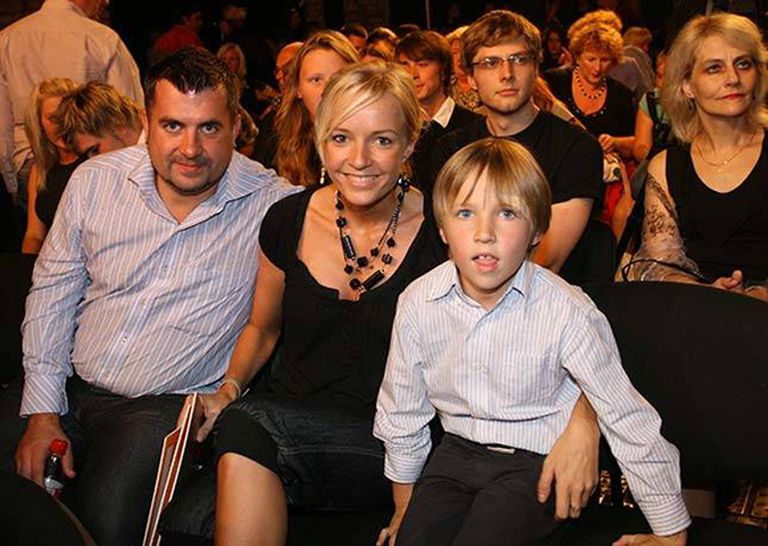 TV šovu vadītāja Liene Bērziņa ar saviem mīļajiem - vīru Kasparu un dēlēnu Markusu 