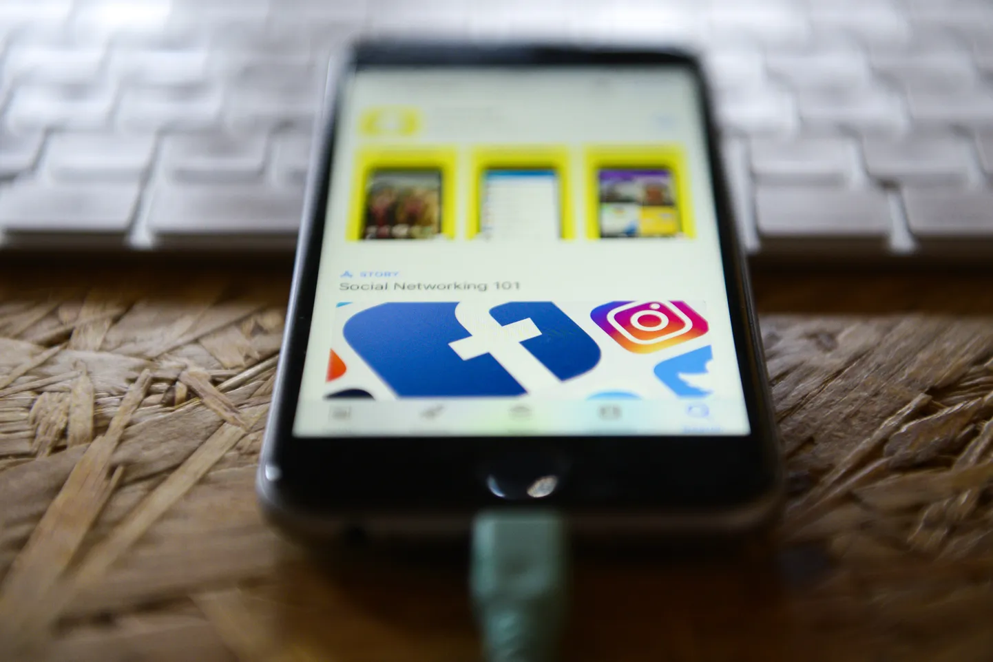 Noored veedavad Facebookis vähem aega kui keskealised.