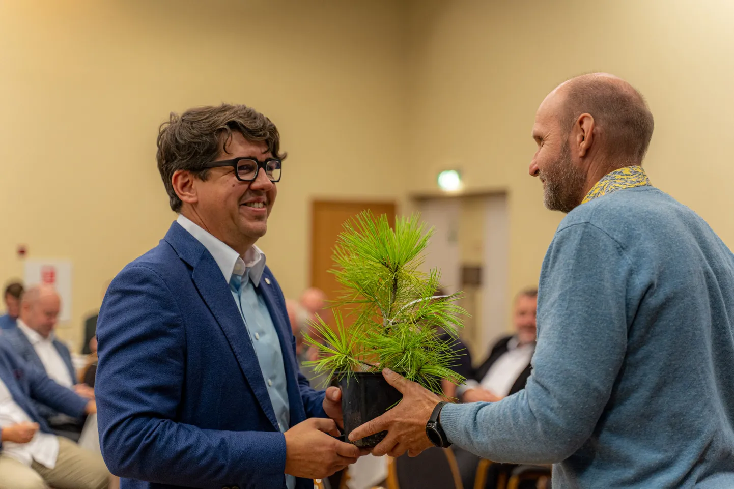 Isamaa volikogu kinnitas erakonna esimehe Helir-Valdor Seederi ettepanekul peasekretäri ametisse uuesti Priit Sibula.