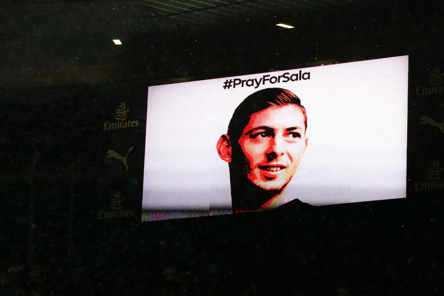 Inglise liiga mängul kutsuti üles Emiliano Sala eest palvetama.