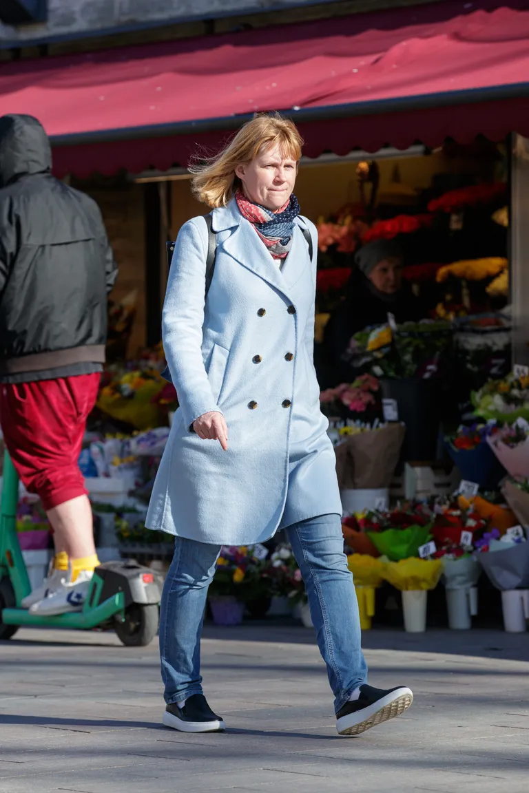 Helge tujuparandusmantel sikutab peagi suunurgad üles, Tallinn Kevadmood Tallinna vanalinnas. Foto Taavi Sepp, Postimees.