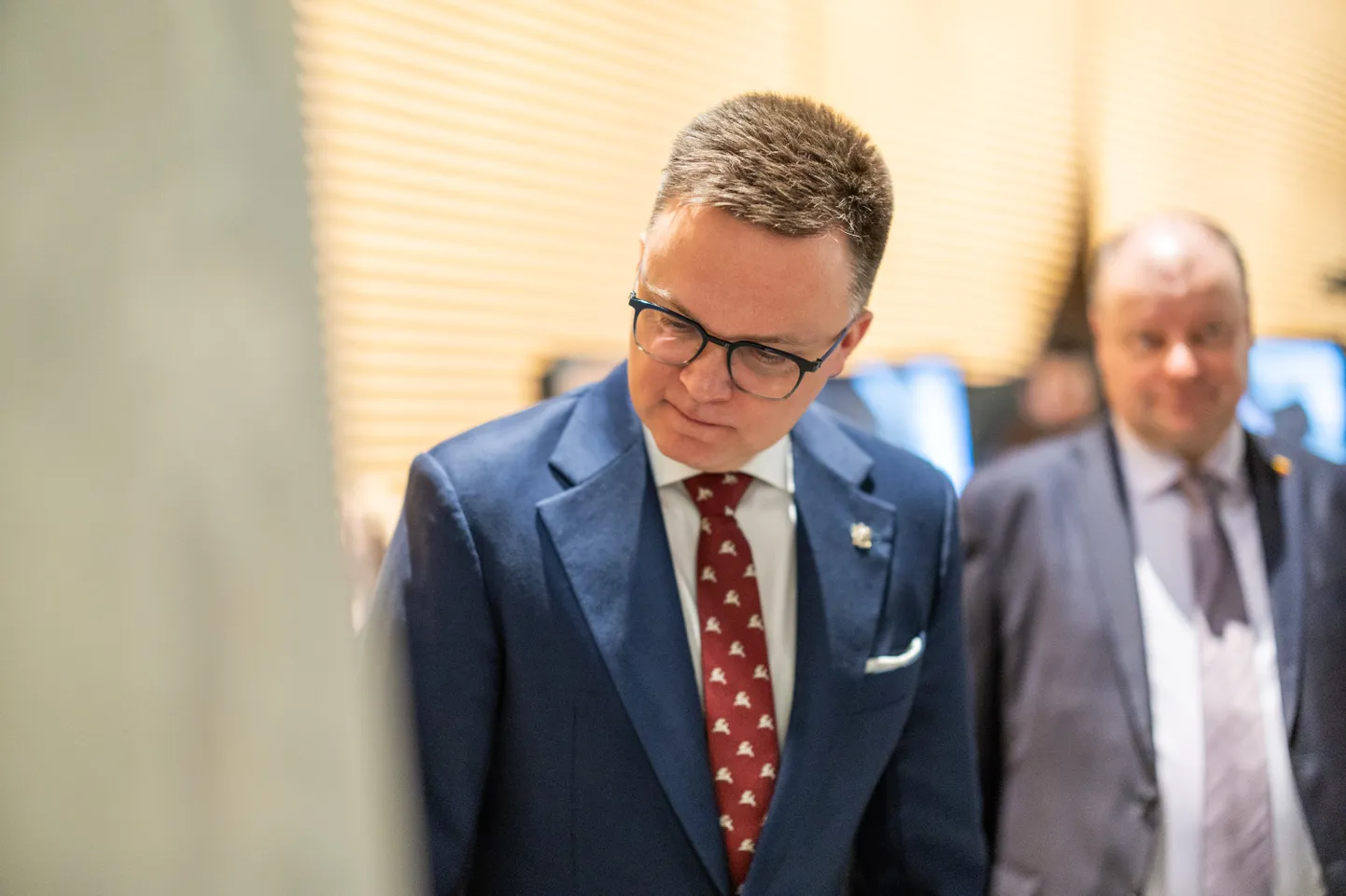 Pühapäeval Eesti Rahva Muuseumiga tutvunud Poola seimi spiiker Szymon Hołownia (esiplaanil) ütles, et USA presidendi Donald Trumpi väljaütlemisi ei tohiks üleliia võimendada.