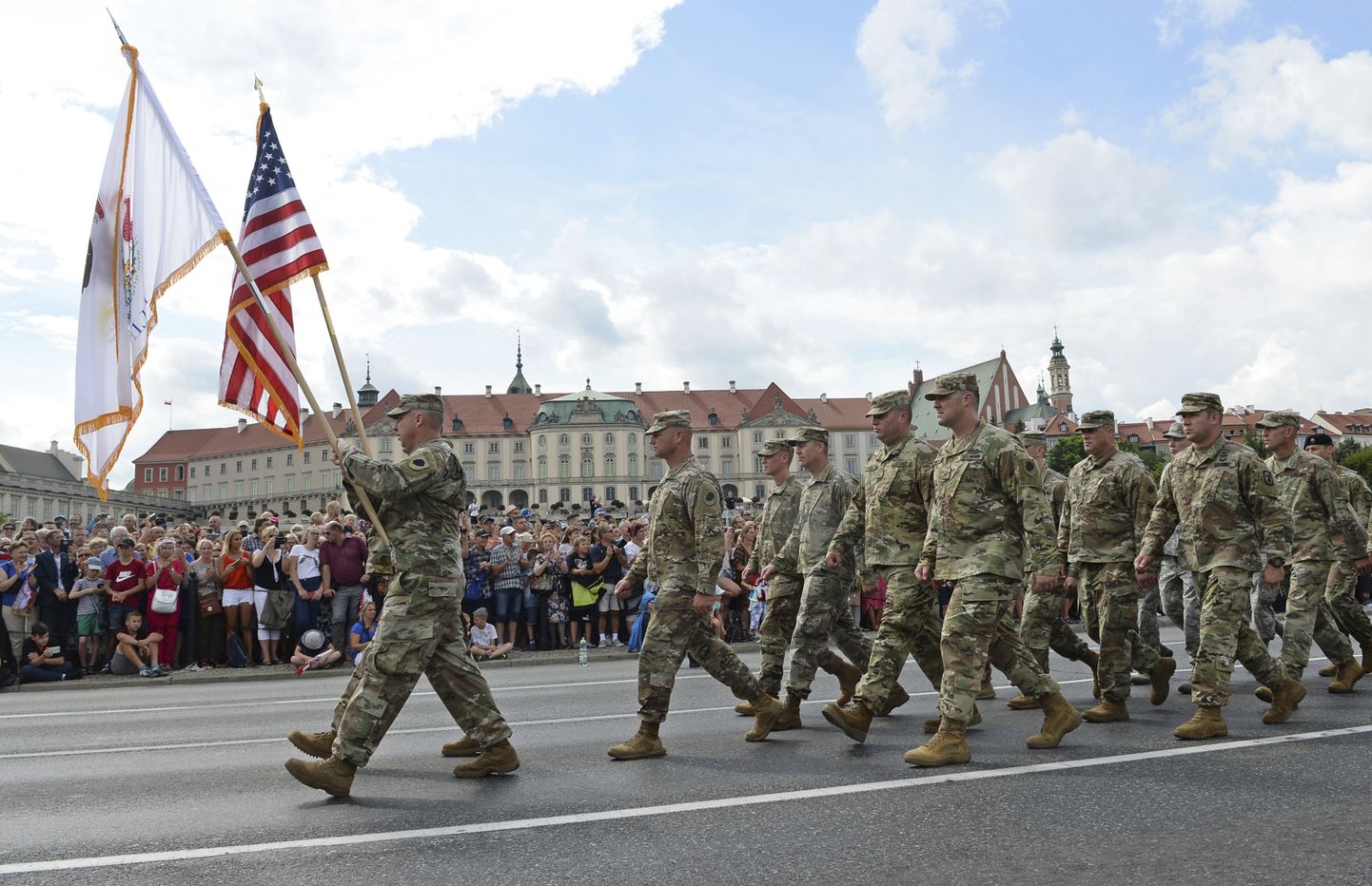 USA sõdurid Poolas paraadil.