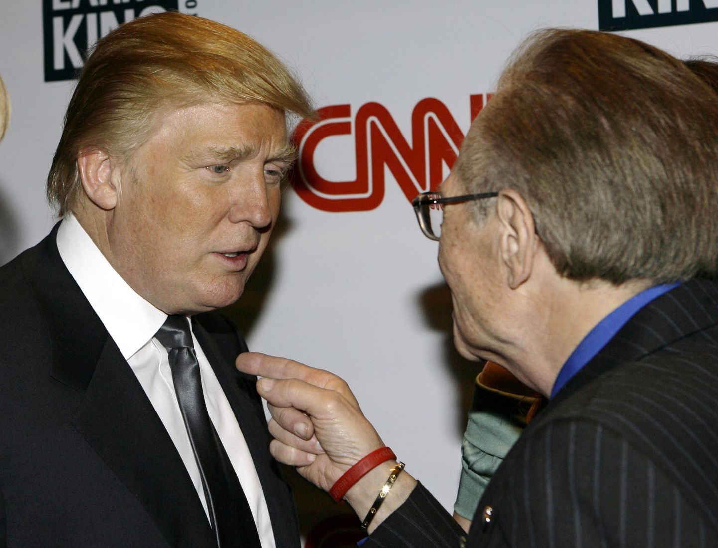 Larry King sihib Donald Trumpi näpuga
