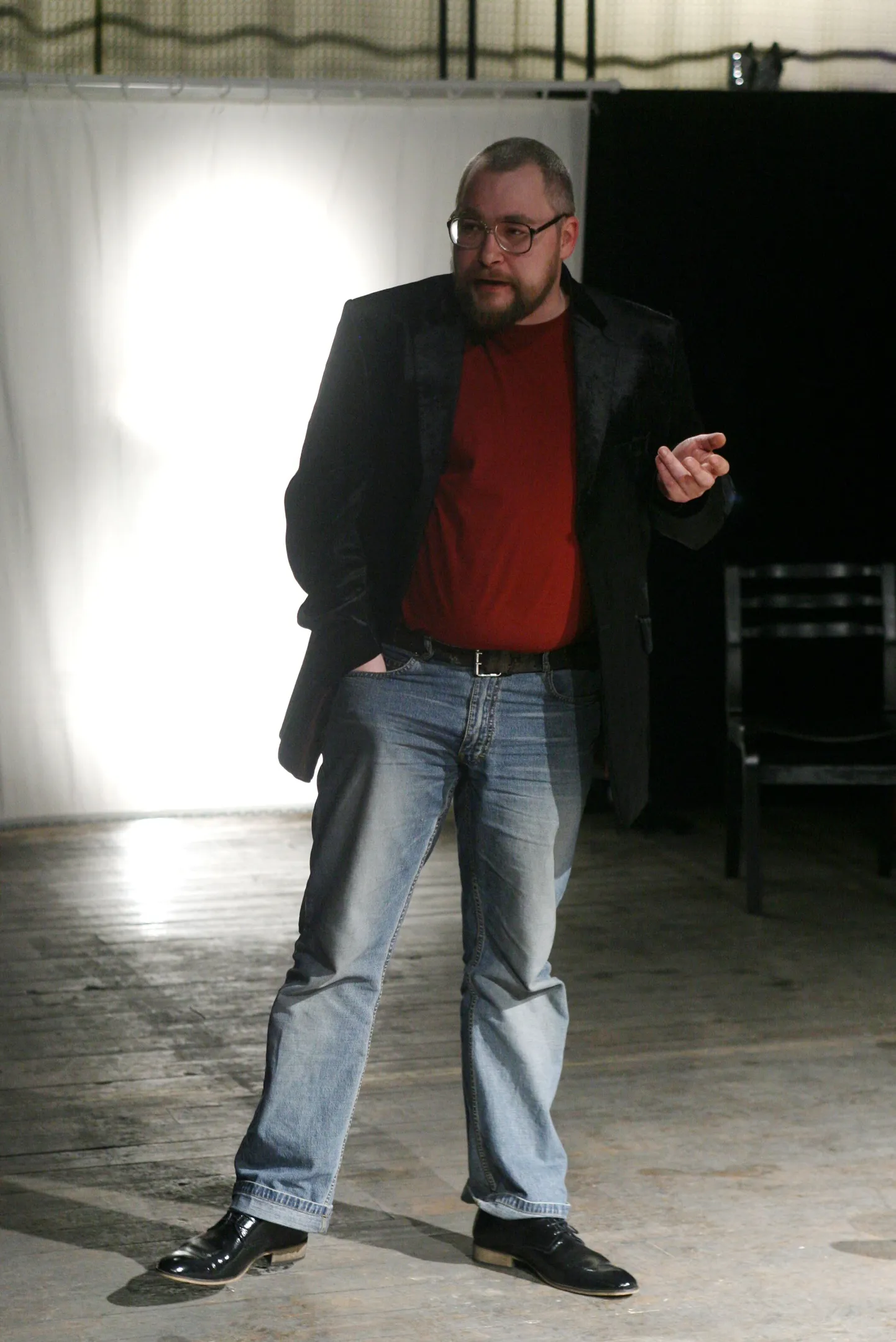 Lavastaja Andres Keil.