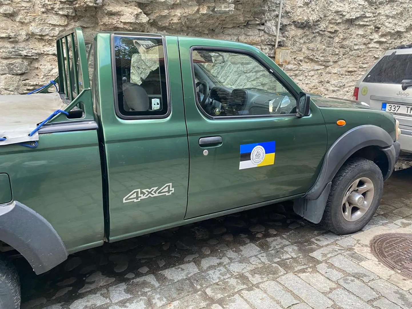 Eestist saadeti Ukraina rindele järjekordsed viis maasturit.